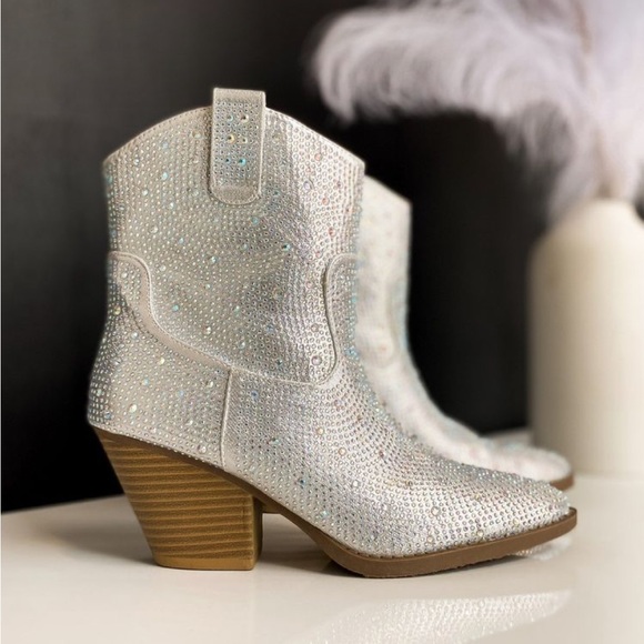 NEW Silver Western Style Bedazzled Cowboy Ankle Boots - Picture 8 of 16